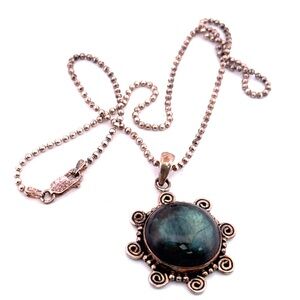 925 Sterling Silver Labradorite pendant on an Italian Sterling 18" Chain 16.8g